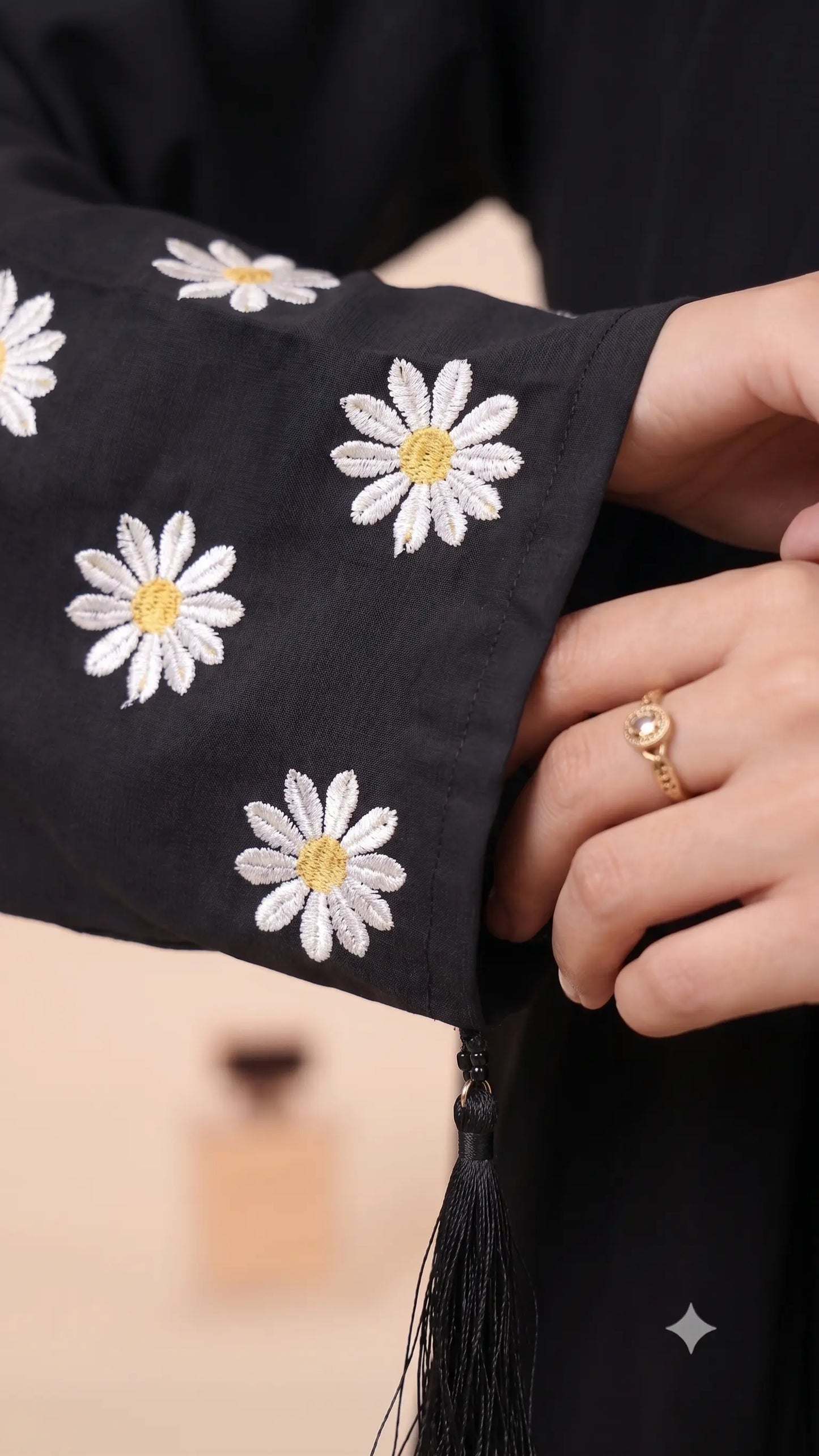 Daisy Drop Abaya - Black